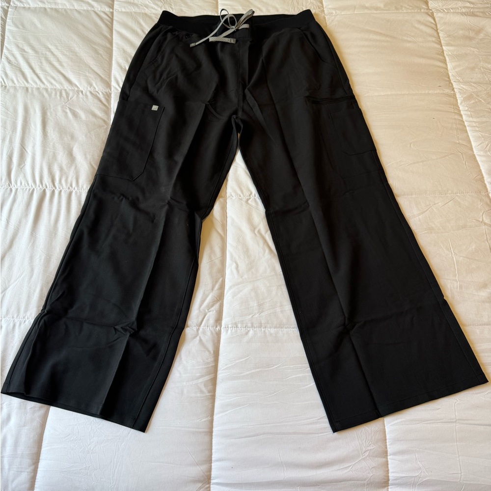 Fabletics uniforms Men's Black Cargo Pants